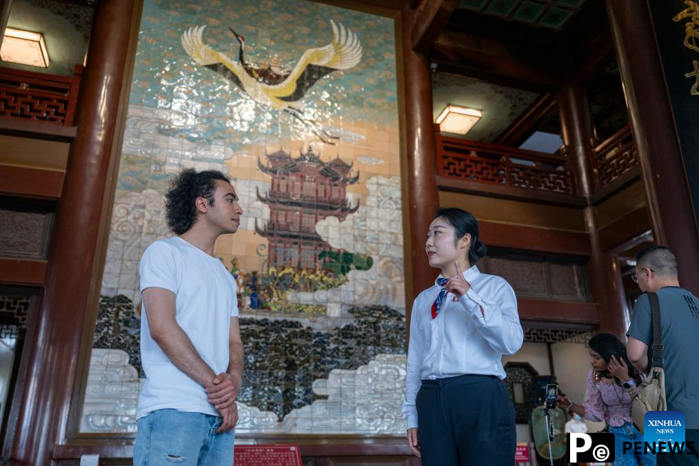 China enhances policies to improve travel and shopping experiences for international visitors