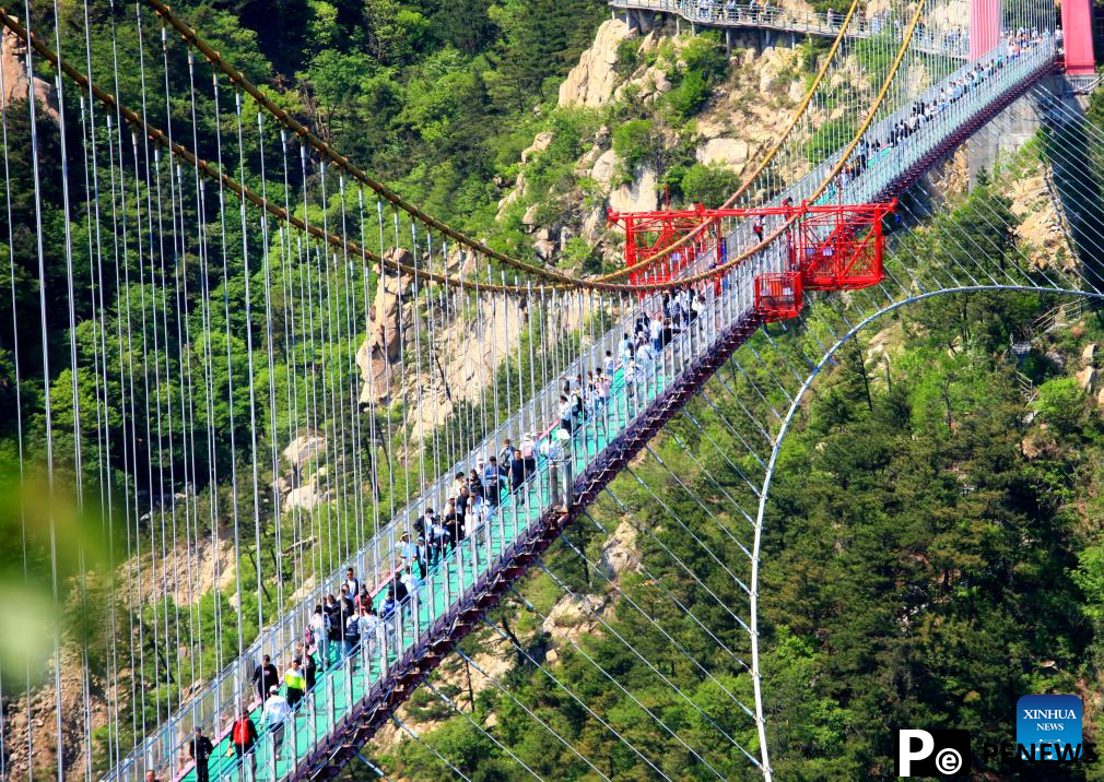 May Day holiday travel boom highlights China