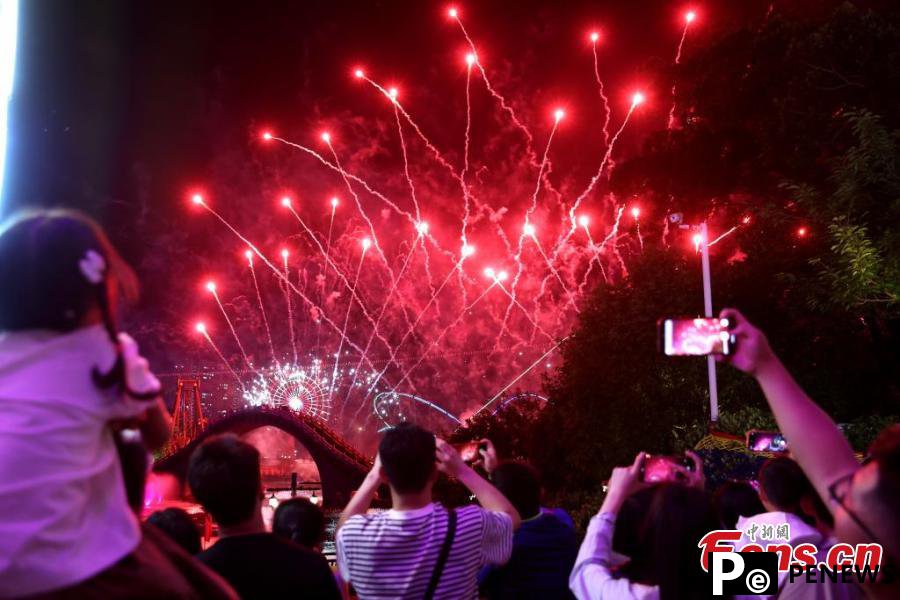 Fireworks show lights up sky in E China