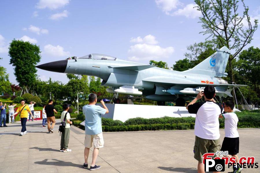 Fighter jet museum in Chengdu draws visitors