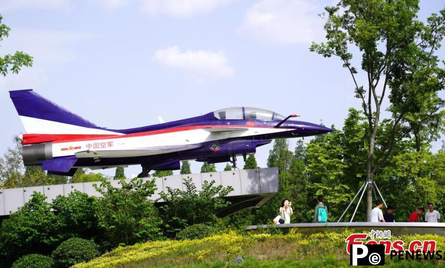 Fighter jet museum in Chengdu draws visitors
