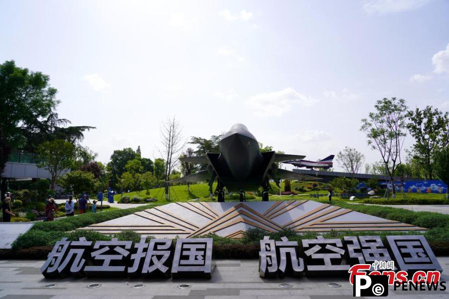 Fighter jet museum in Chengdu draws visitors