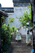 A glimpse of 2025 Puyuan Fashion Week in E China's Zhejiang