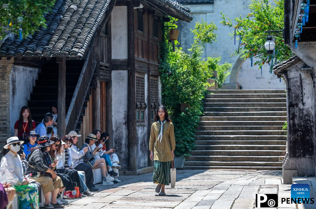 A glimpse of 2025 Puyuan Fashion Week in E China