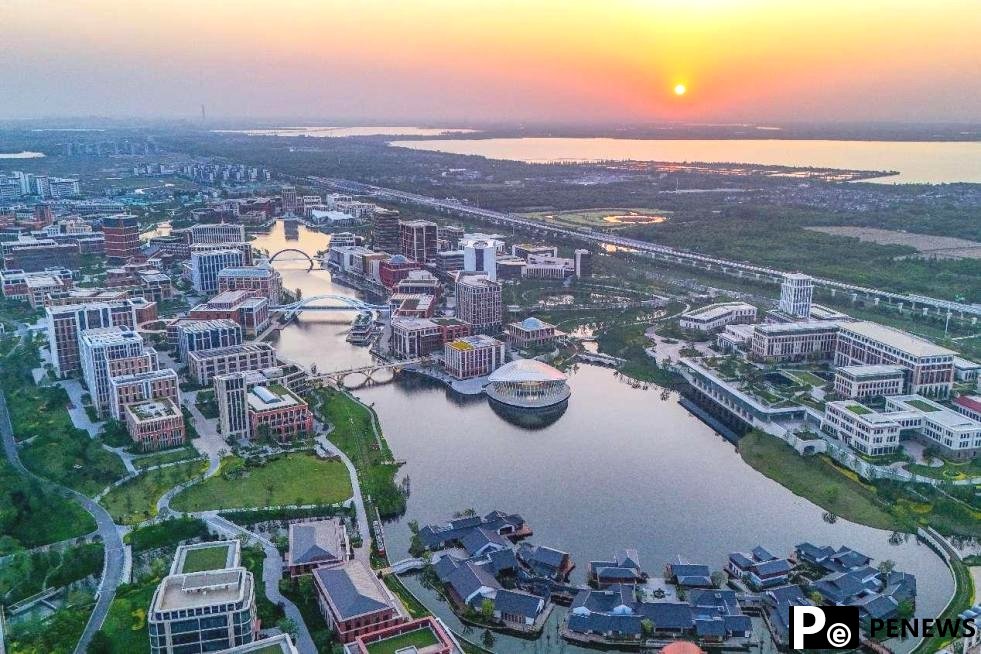 A Glimpse of ＂Tomorrowland＂ in China