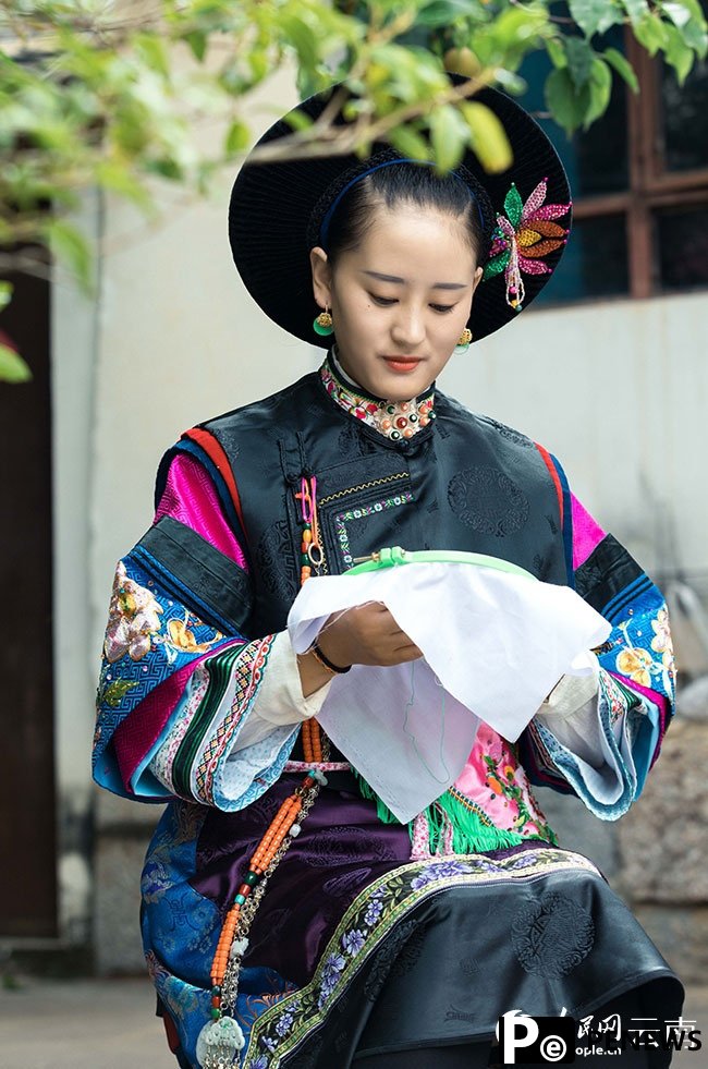 Ancient embroidery finds new life in SW China