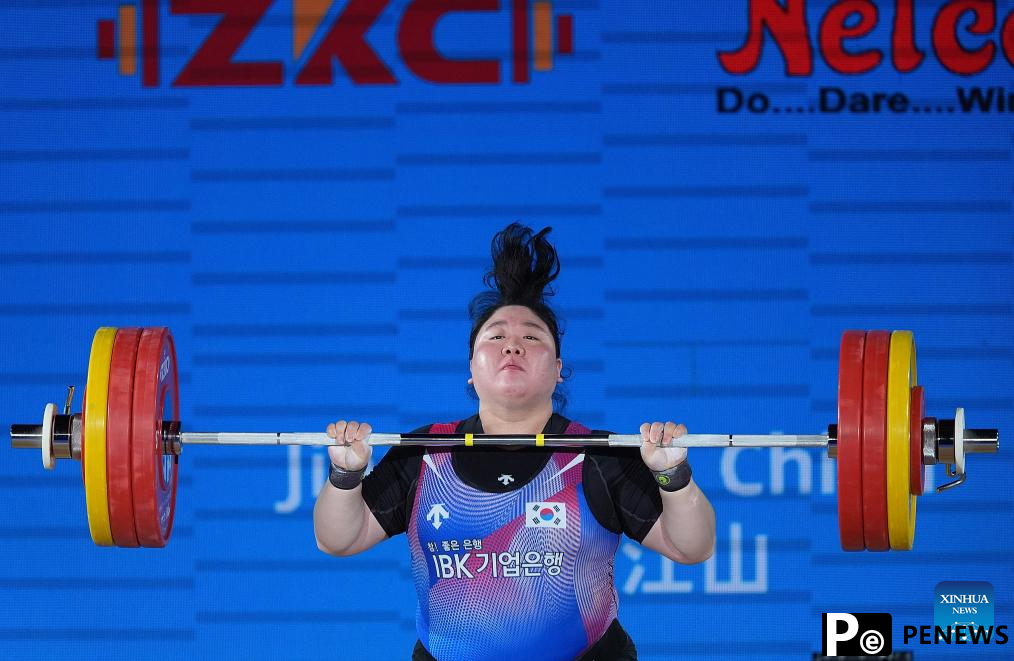 Li Yan of China wins gold in women