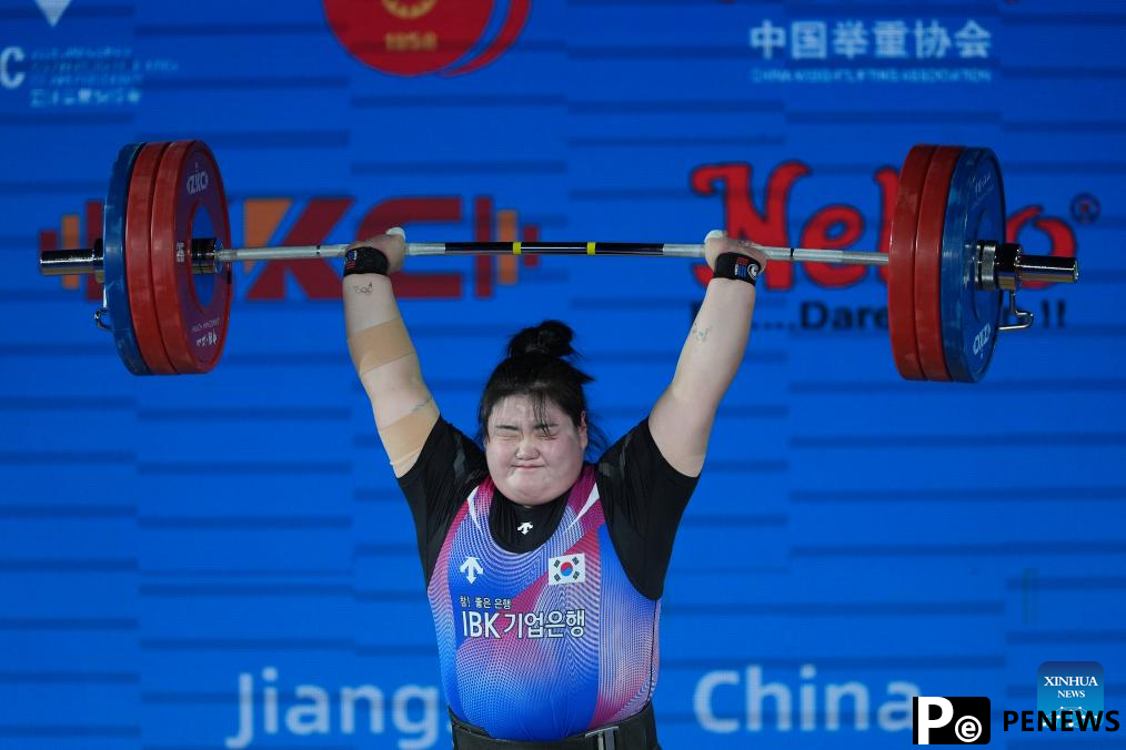 Li Yan of China wins gold in women