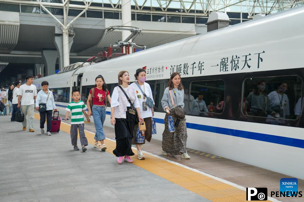 Sanxingdui-themed train put into operation in Chengdu