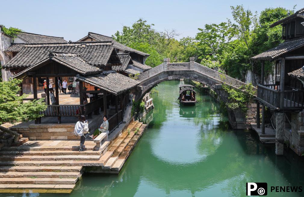 China's tourism heats up for early summer