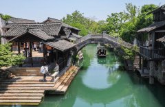 China's tourism heats up for early summer