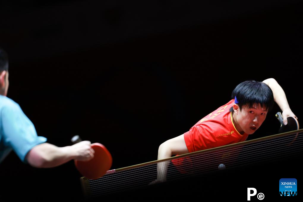 Wang Chuqin reaches fourth round at table tennis worlds