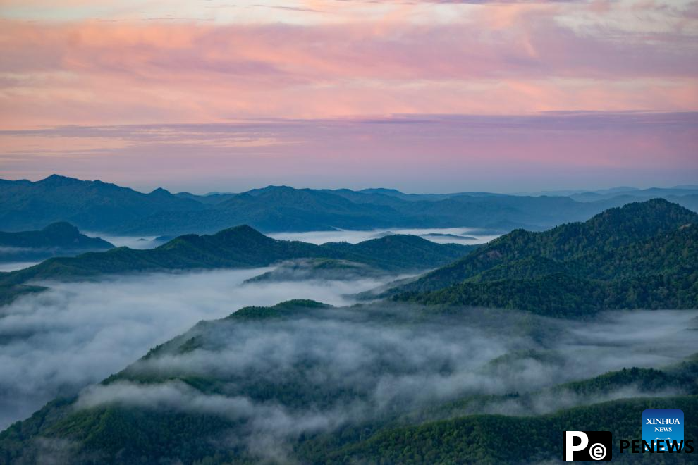 Jinzu Peak scenic area attracts tourists with stunning sunrise