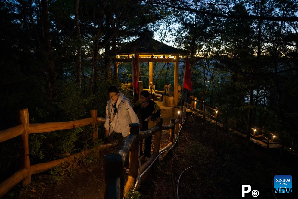 Jinzu Peak scenic area attracts tourists with stunning sunrise