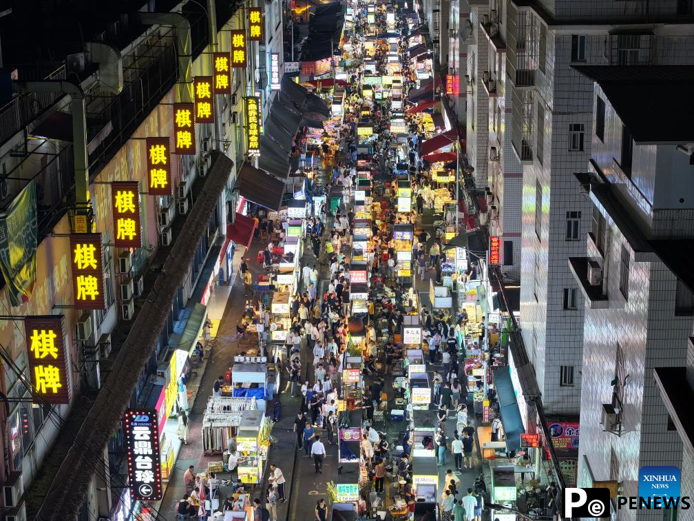 Night fairs and booths boost night economy in Nanning, China