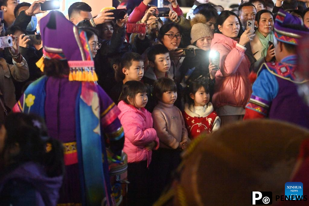 Night fairs and booths boost night economy in Nanning, China