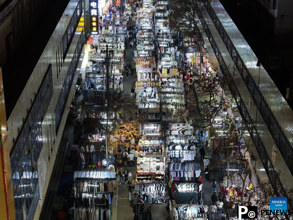 Night fairs and booths boost night economy in Nanning, China