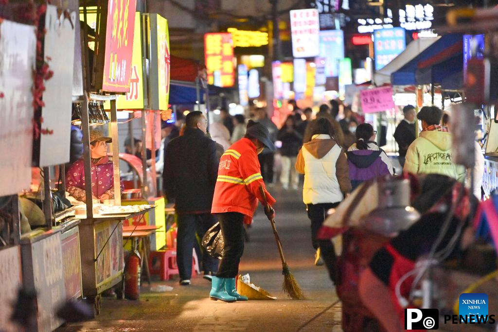 Night fairs and booths boost night economy in Nanning, China