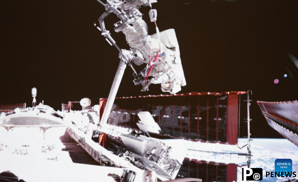 20 astronauts complete first spacewalk