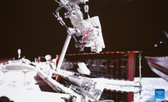 20 astronauts complete first spacewalk