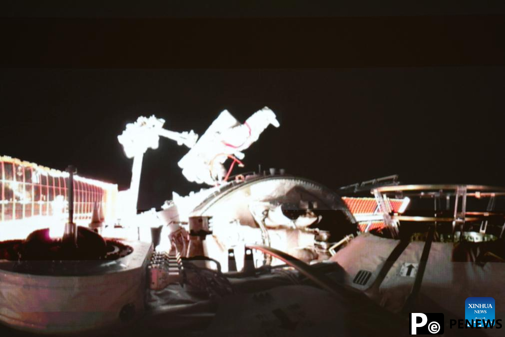 20 astronauts complete first spacewalk