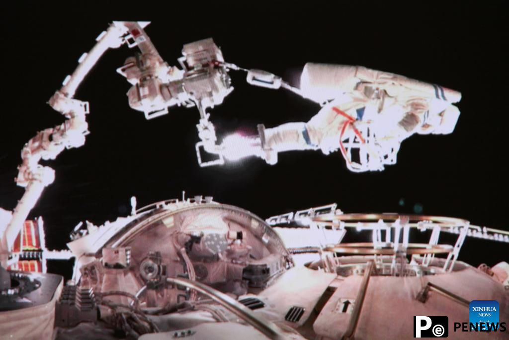20 astronauts complete first spacewalk