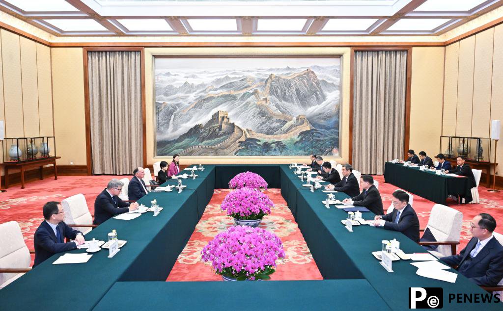 Chinese vice premier meets chair of Citigroup, CEO of Carlyle Group respectively