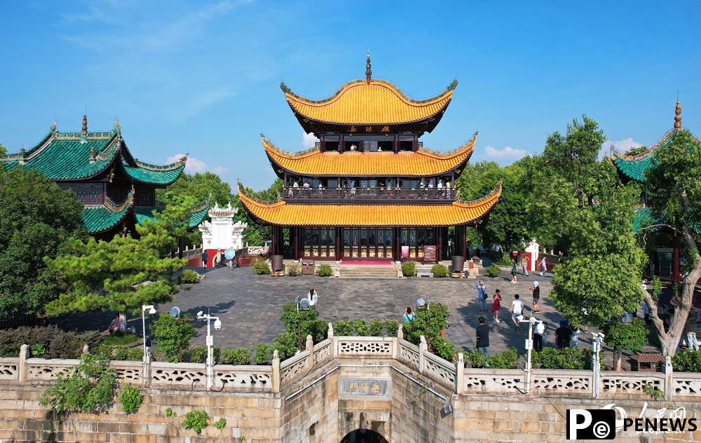 Historic Yueyang Tower highlights city’s distinctive charm