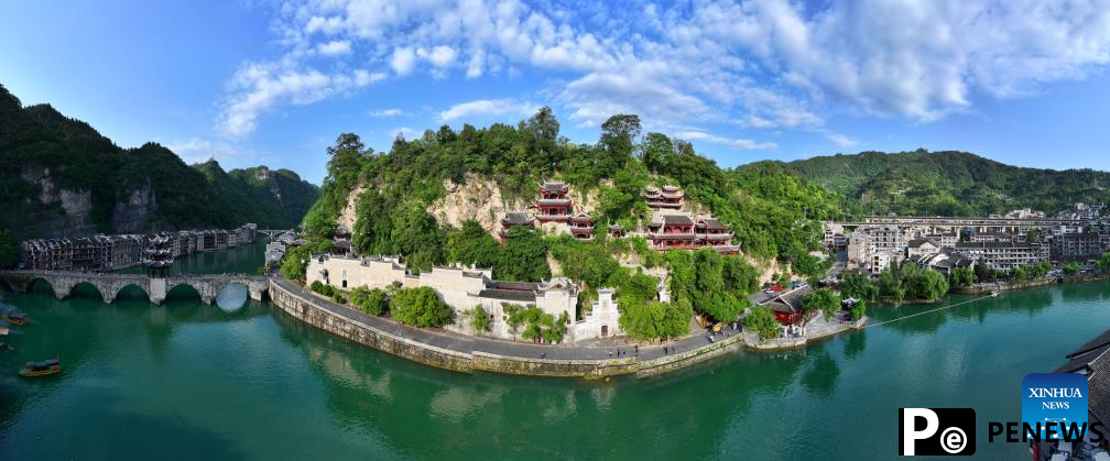 Qinglong Cave Complex: ancient buildings on cliff in China