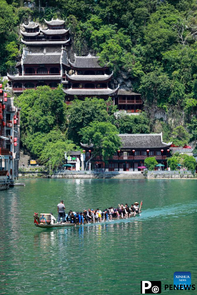 Qinglong Cave Complex: ancient buildings on cliff in China