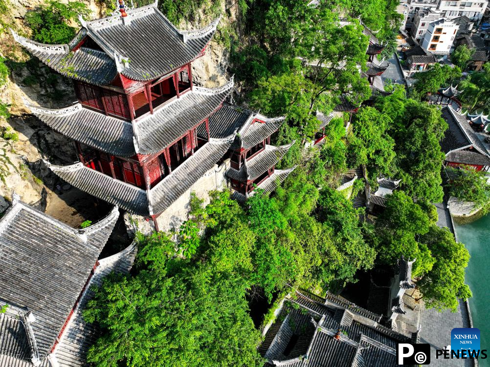Qinglong Cave Complex: ancient buildings on cliff in China