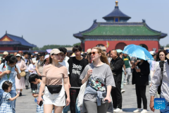 International tourists drive shopping surge in China