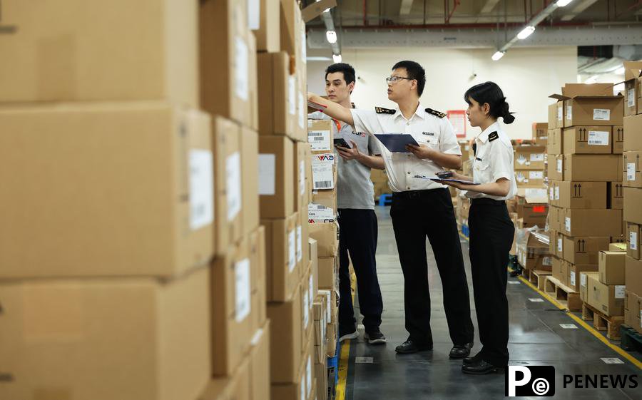 Free industry booms with strengthening of supervision