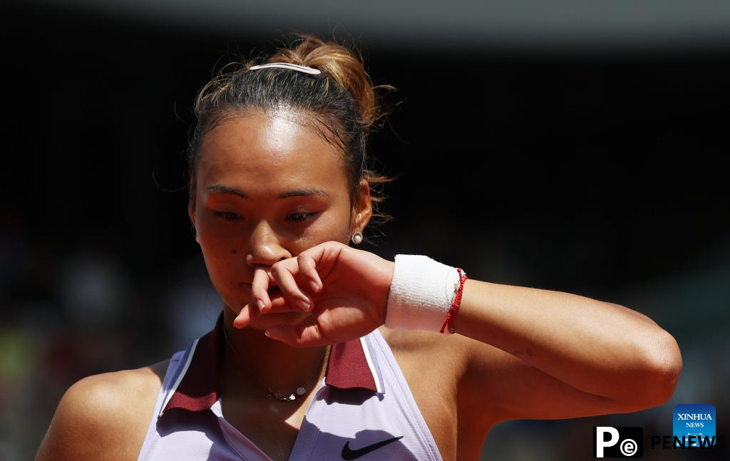 Zheng loses to Sabalenka in French Open quarters