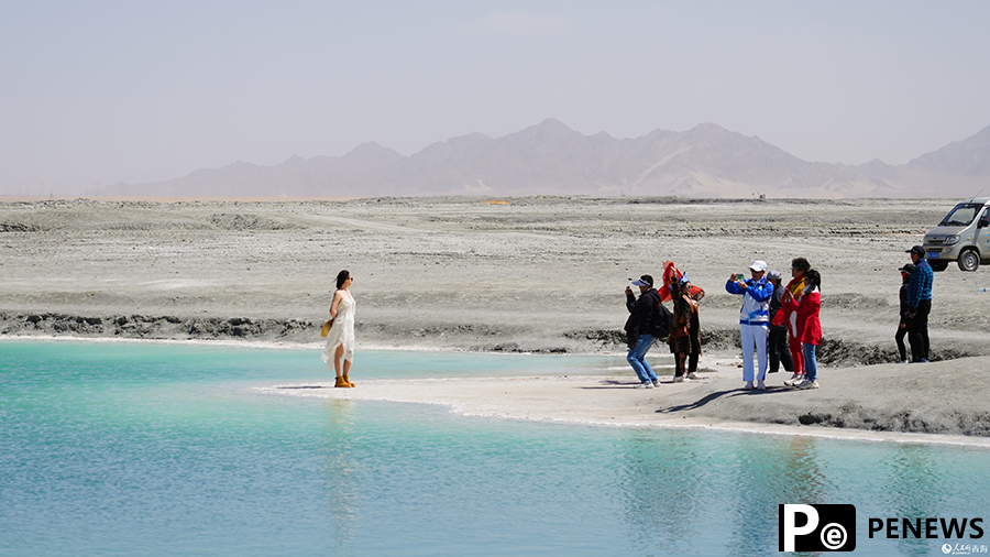 In pics: Magnificent Emerald Lake in NW China