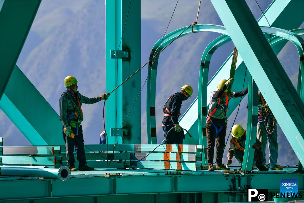 Tourism-related equipment at Huajiang Grand Canyon Bridge under construction