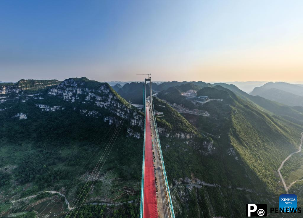 Tourism-related equipment at Huajiang Grand Canyon Bridge under construction